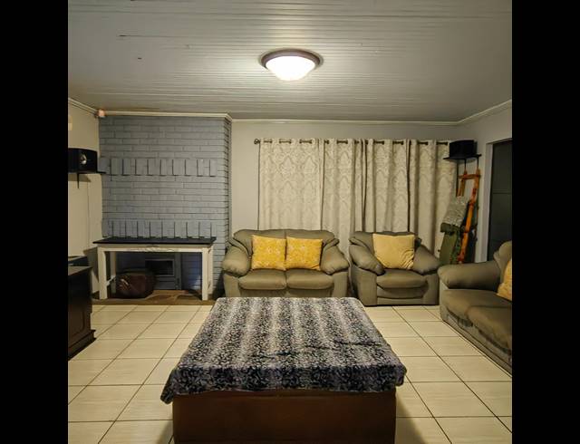 4 BEDROOM HOUSE FOR SALE IN SIGNAL HILL